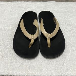 Olukai Kulapa Kai women’s size 9. Excellent condition. Champagne color. Comfy!